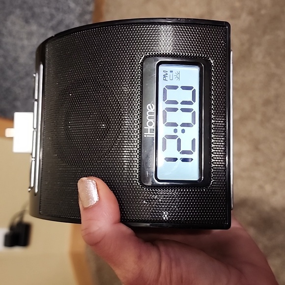 I home alarm clock, speaker and phone charger - Picture 4 of 4
